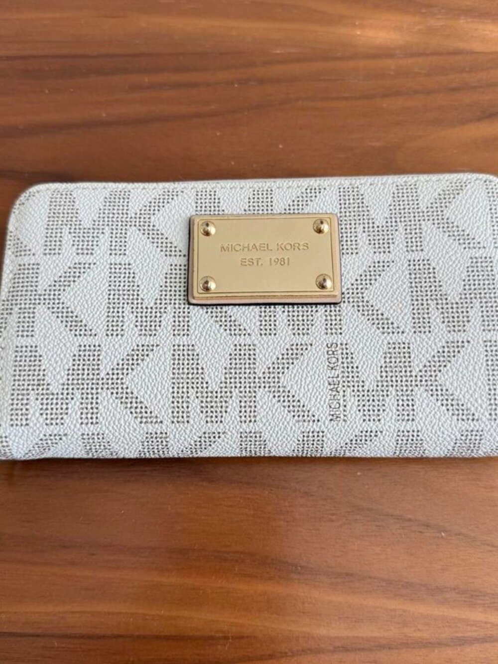 Michael Kors Zipped Wallet